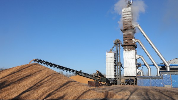 烘糧噸成本降至28元！300噸烘干塔用上秸稈直燃熱風爐，相比燃煤一天節(jié)省一萬六！