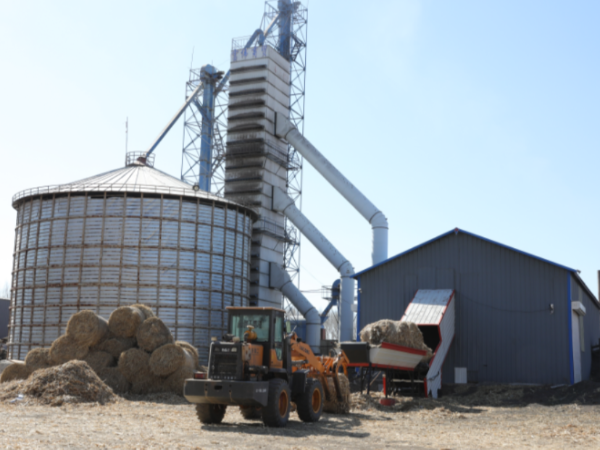 煤價上漲，糧食烘干用上生物質秸稈大包直燃熱風爐，一年省下30萬